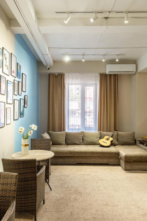 Bodo Hostel Bishkek Bagian luar foto